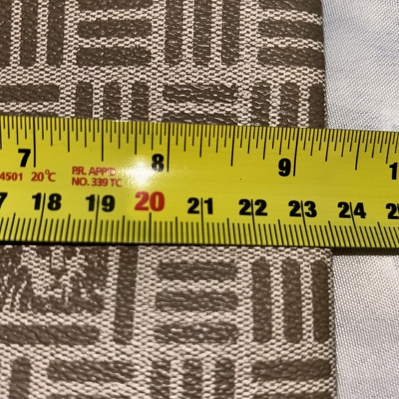 ANNE KLEIN Large Zip Top Lion Logo Wristlet - Picture 5 of 6